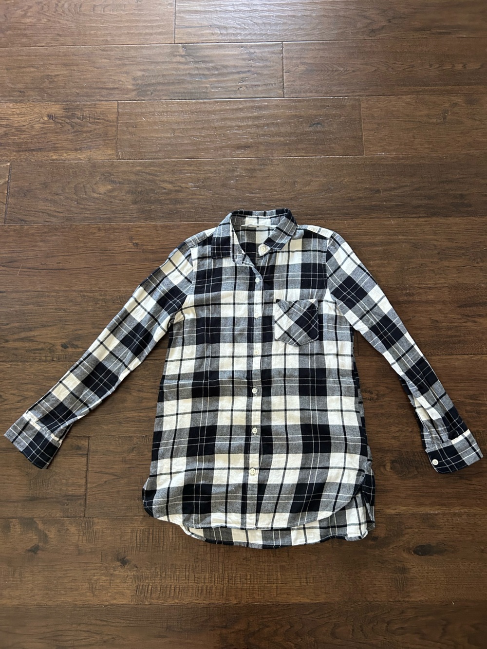 Old Navy Black & White Plaid Button-Up Shirt